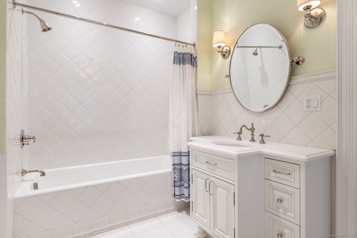 Bathroom, Interior, Recessed Lighting