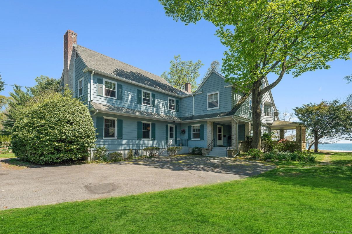 Backyard, Exterior, Facade, Queen Anne Victorian