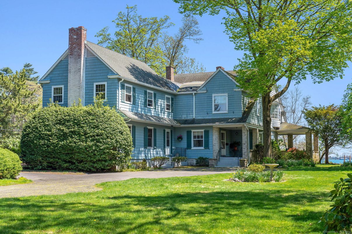 Exterior, Facade, Queen Anne Victorian
