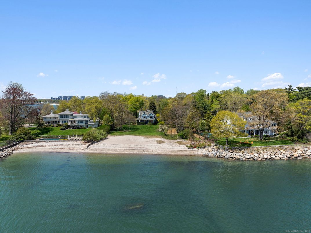 Exterior, Lake