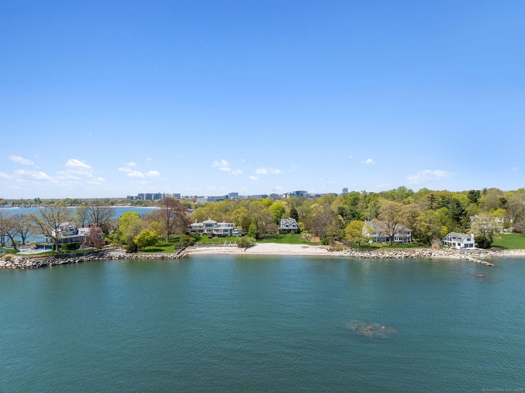 Exterior, Lake