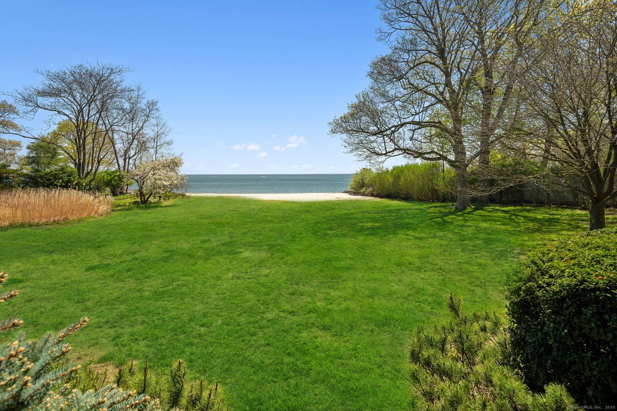 Exterior, Lake