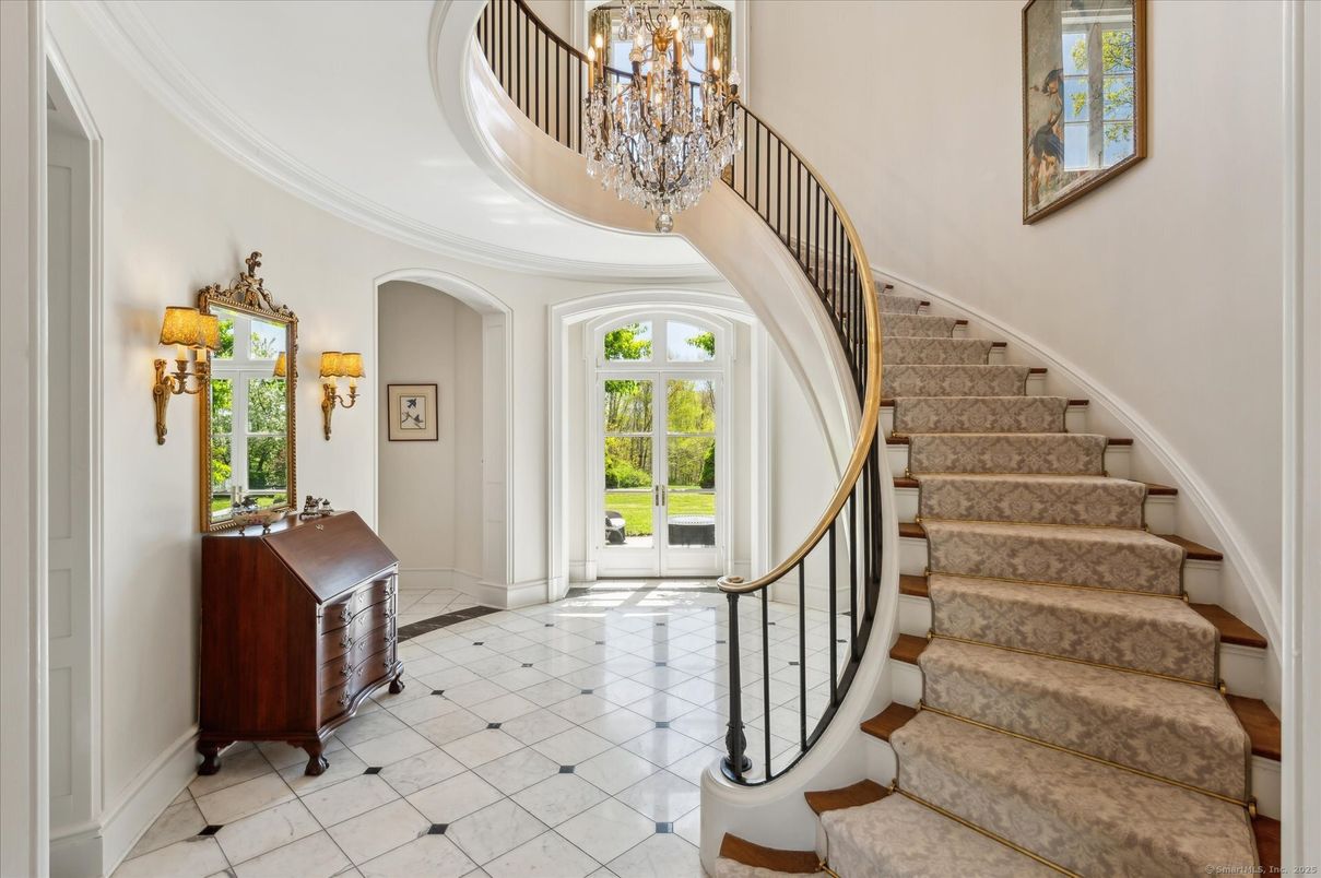 Chandelier, Interior