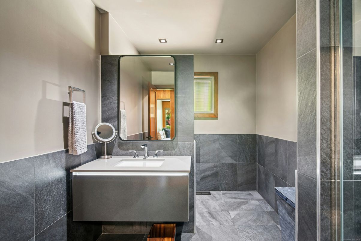 Bathroom, Interior, Recessed Lighting