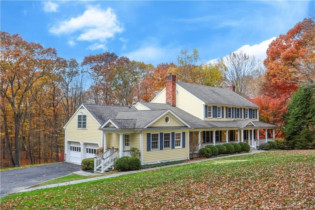 Attached, Exterior, Facade, Farmhouse