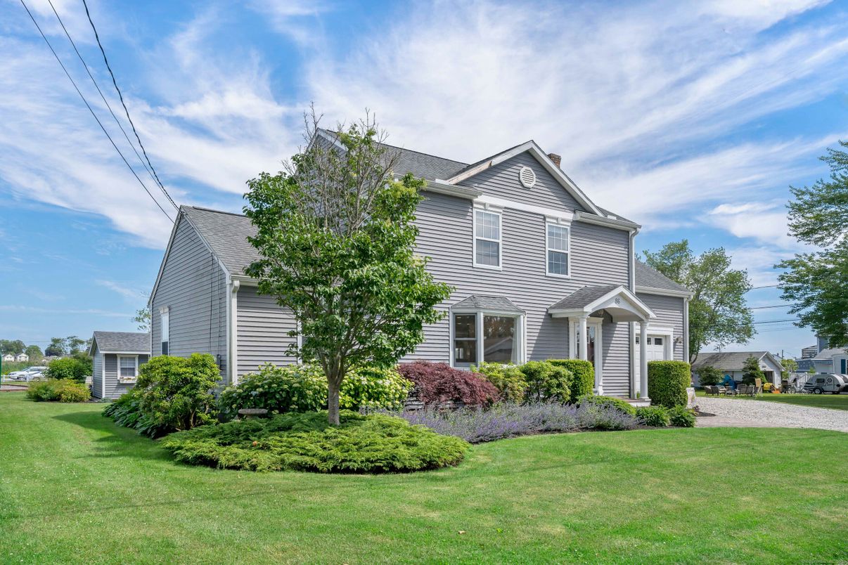 Backyard, Exterior, Facade, Queen Anne Victorian