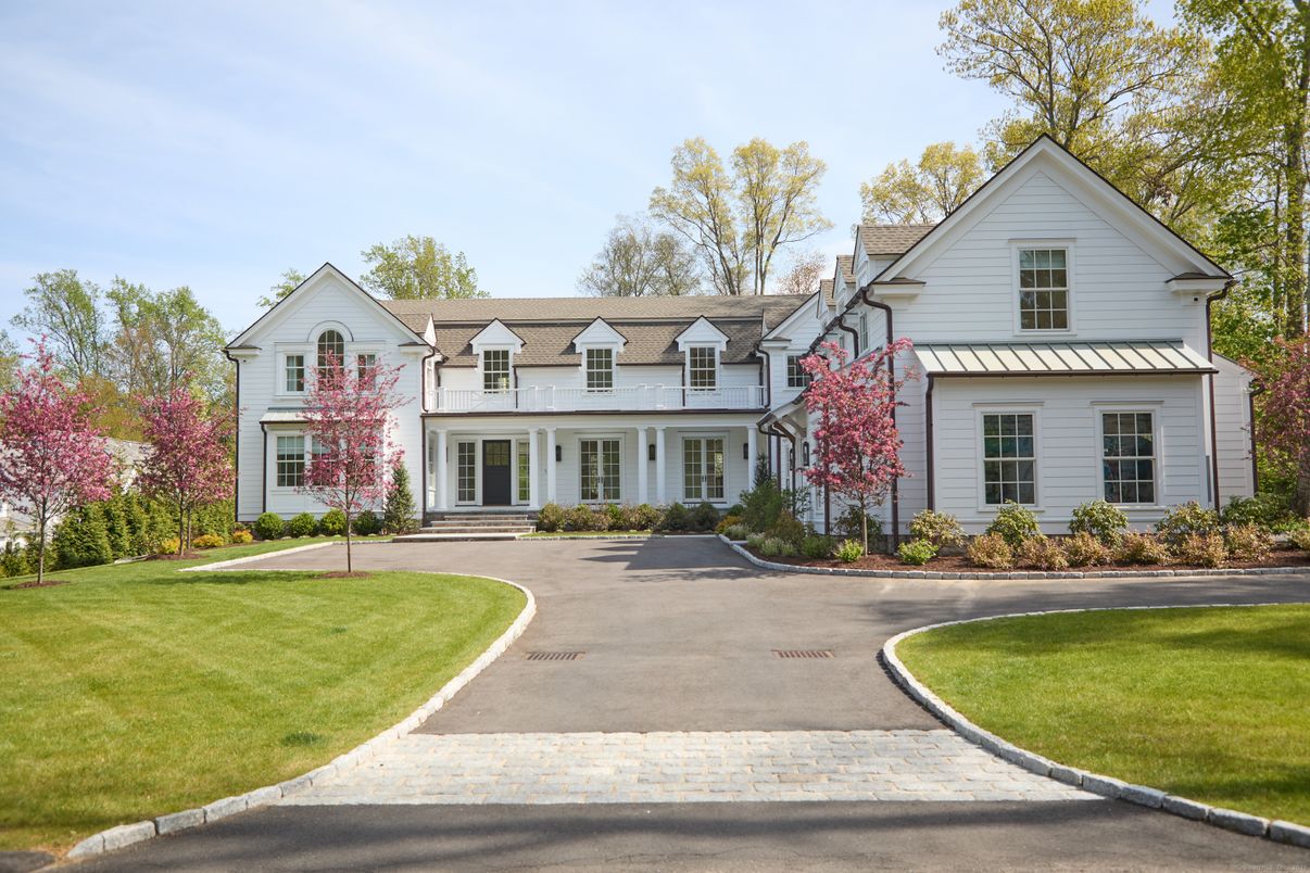 Exterior, Facade, Farmhouse