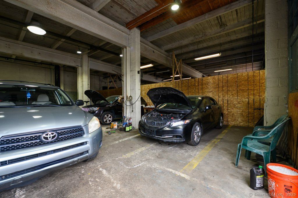 Garage, Interior