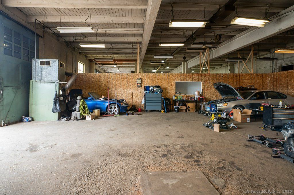 Garage, Interior