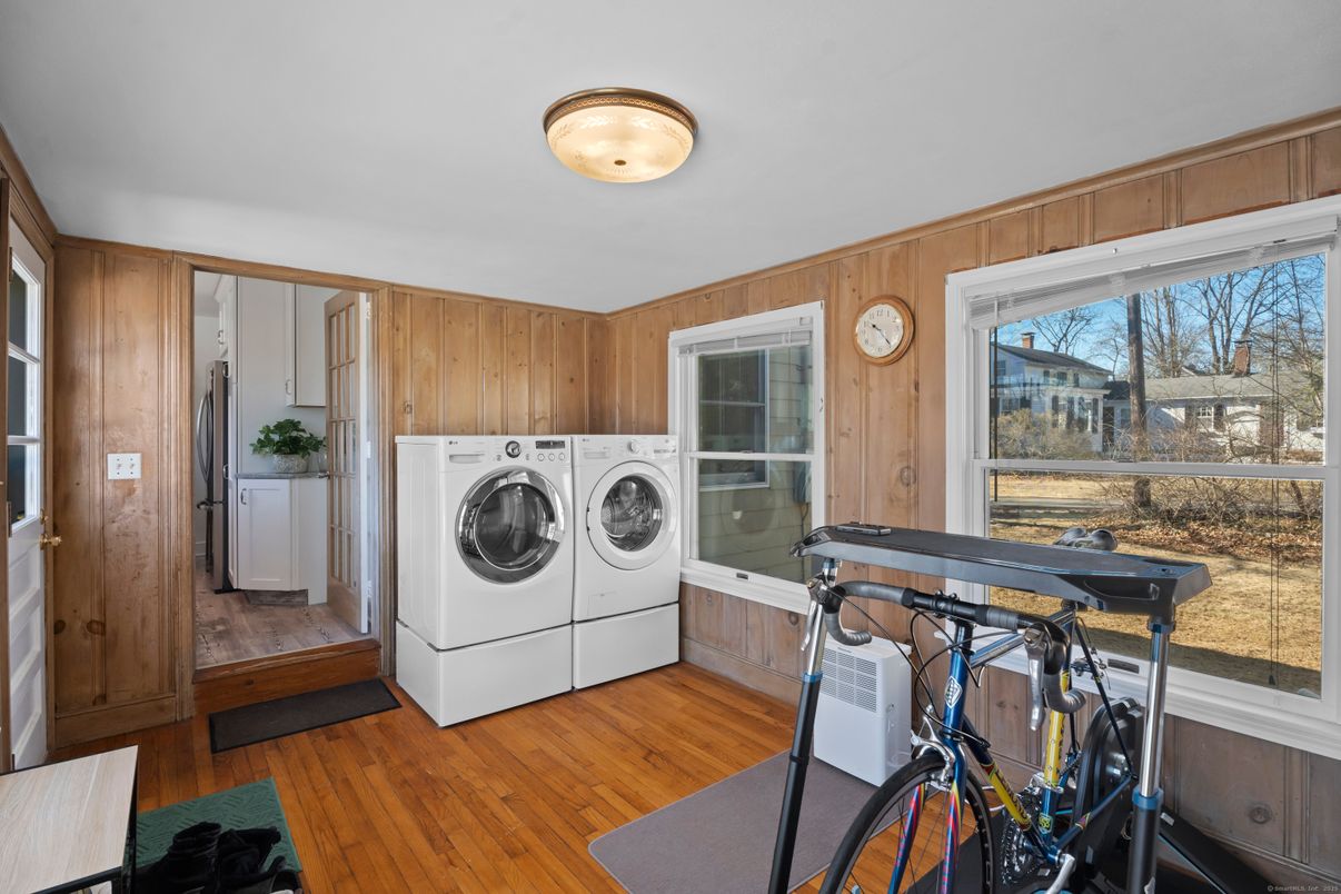 Interior, Washer, Wood Texture Flooring, Wooden Walls