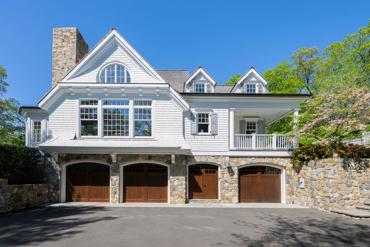 Attached, Exterior, Facade, Farmhouse