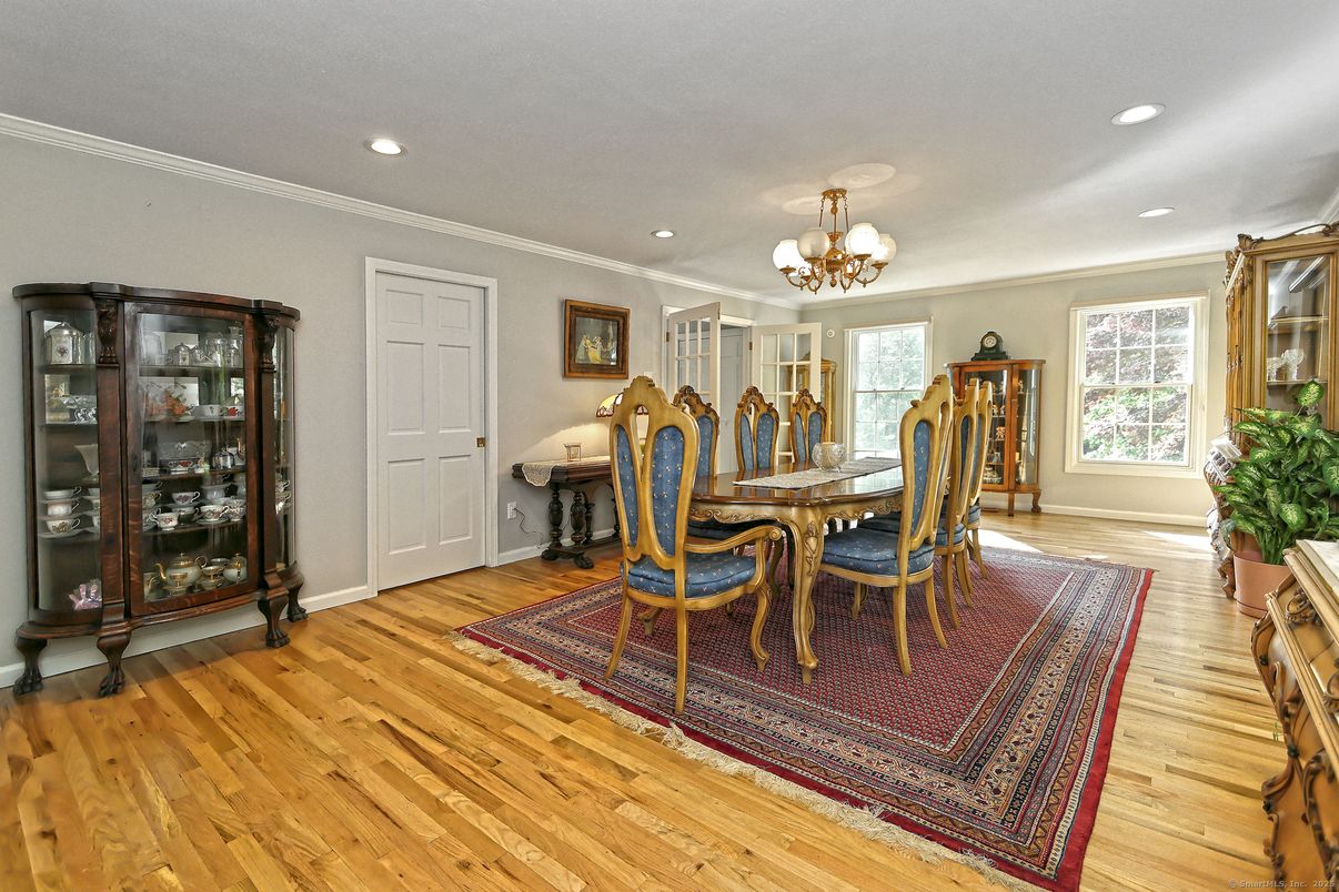 Chandelier, Dining room, Interior, Recessed Lighting, Wood Texture Flooring