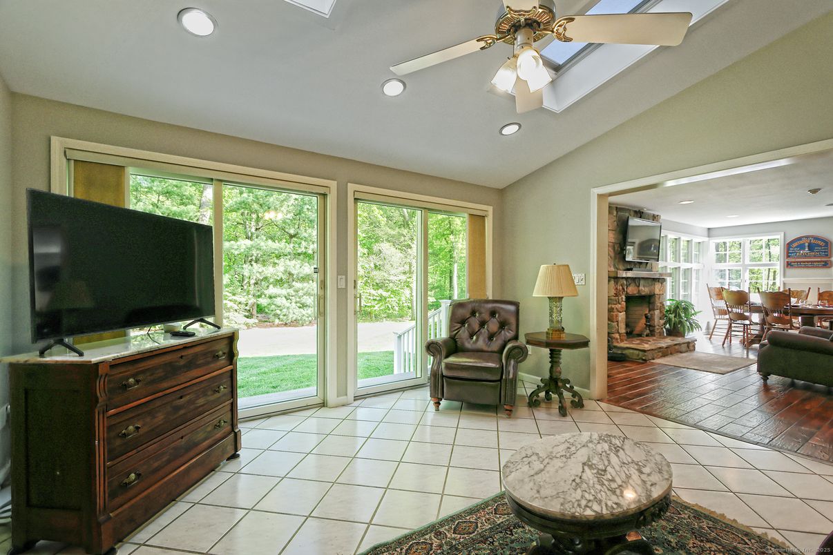 Dining room, Interior, Recessed Lighting