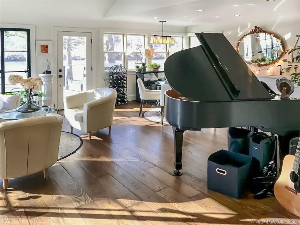 Dining room, Interior, Pendant Lights, Piano, Recessed Lighting, Wood Texture Flooring