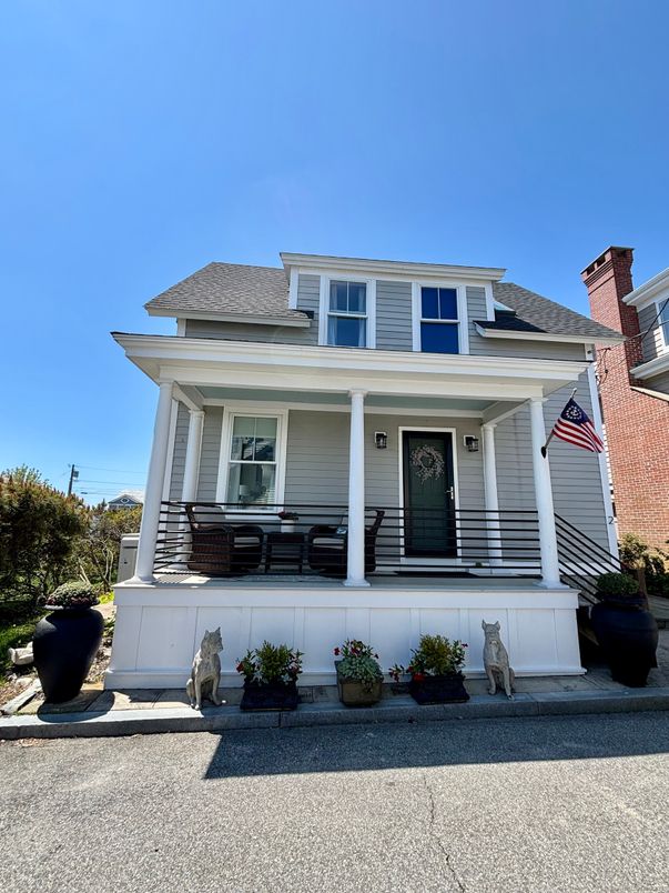 Exterior, Facade, American Foursquare