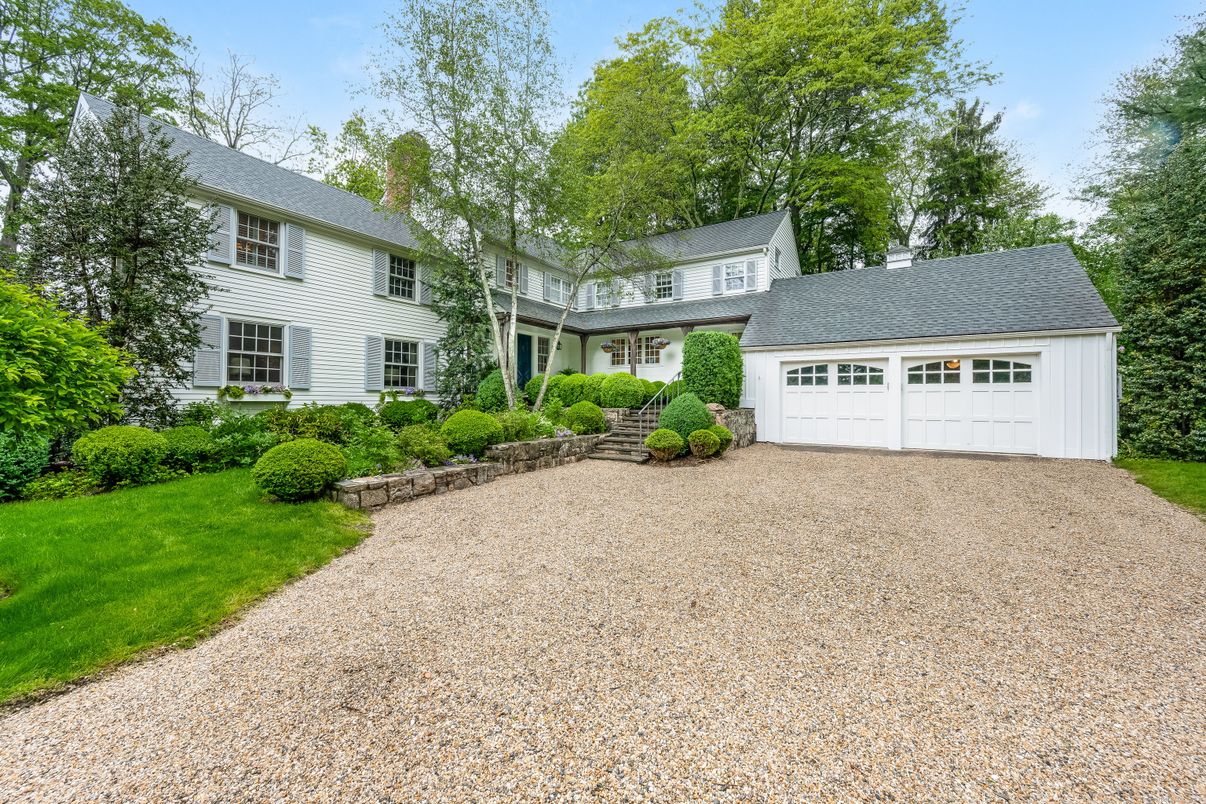 Attached, Exterior, Facade, Cape Cod