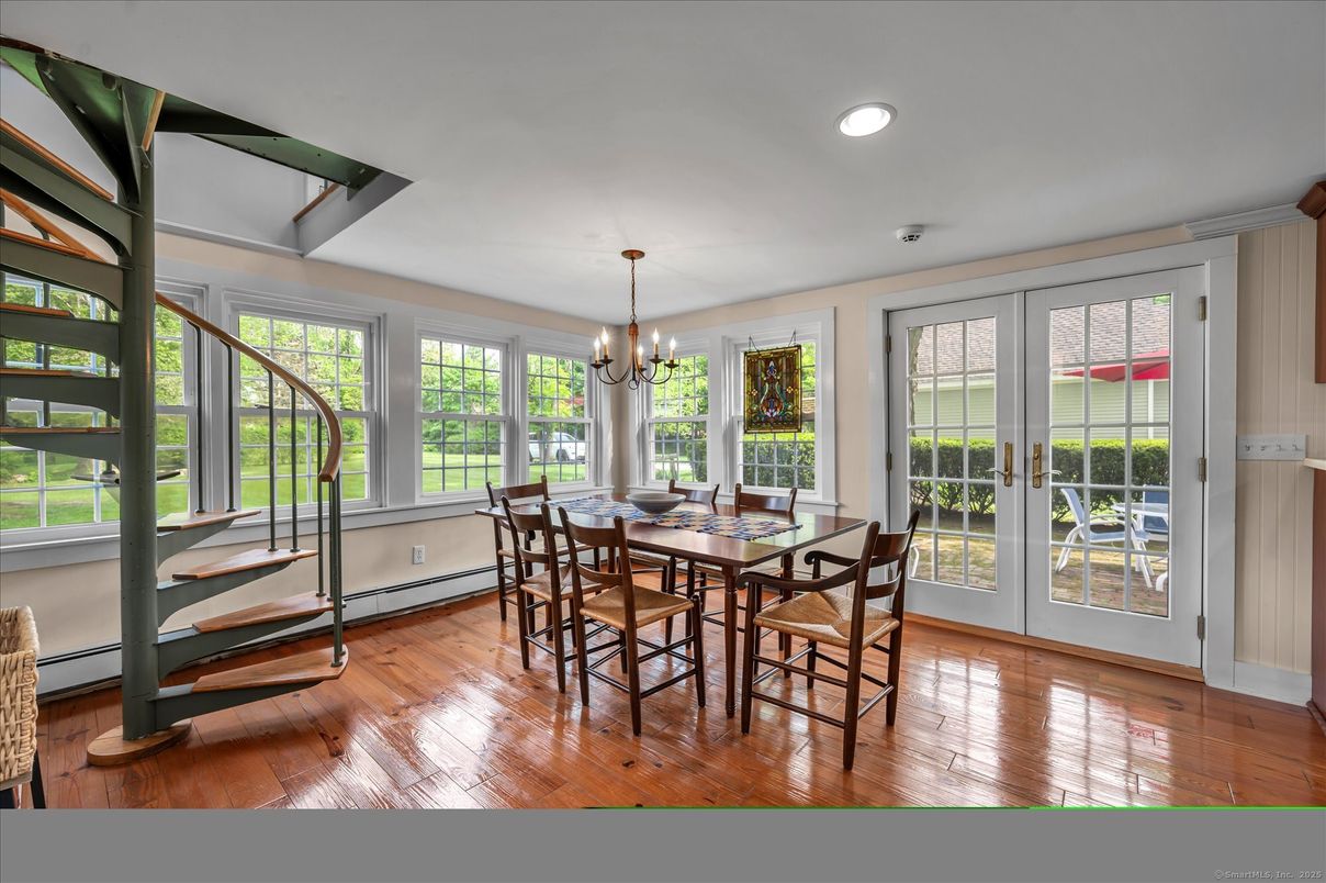 Chandelier, Dining room, Interior, Recessed Lighting, Wood Texture Flooring