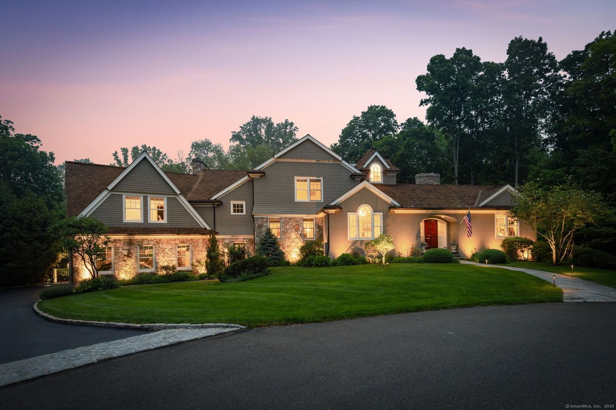 Exterior, Facade, Farmhouse