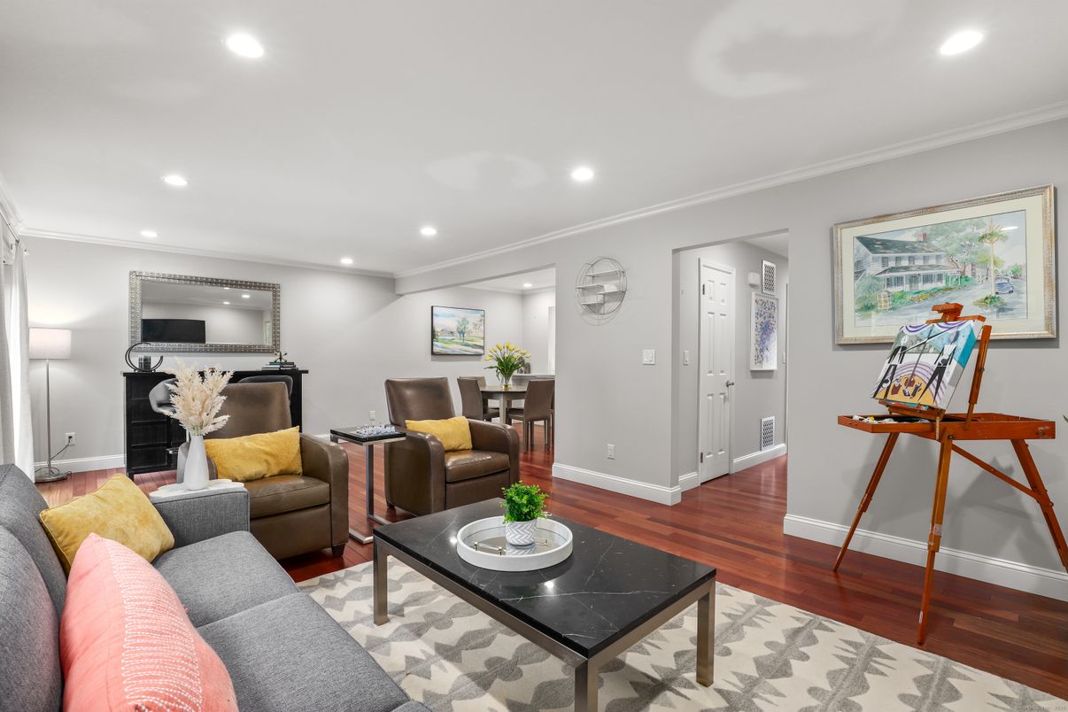 Dining room, Interior, Living room, Recessed Lighting, Wood Texture Flooring