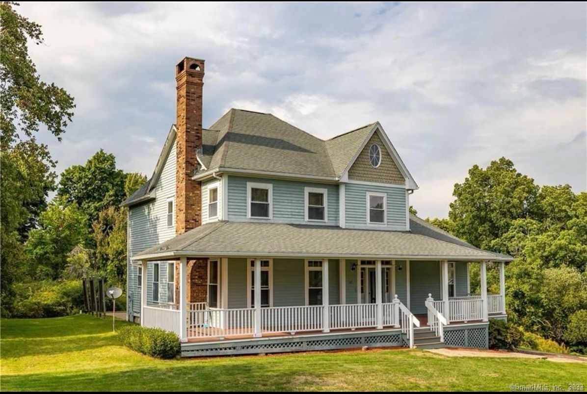 Backyard, Exterior, Facade, Queen Anne Victorian