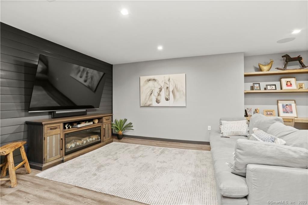 Interior, Recessed Lighting, Wood Texture Flooring