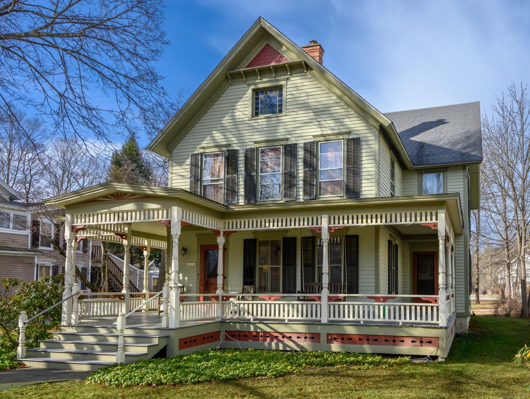 Exterior, Facade, Queen Anne Victorian