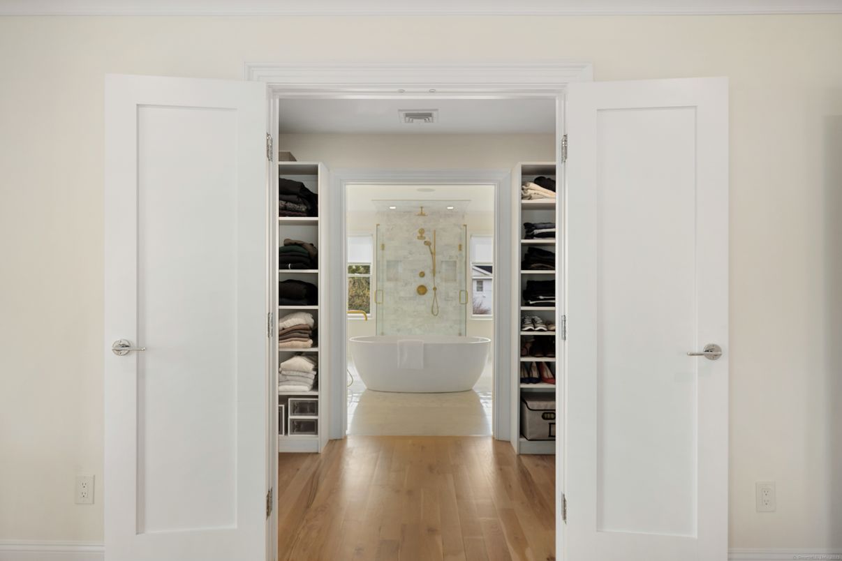 Interior, Walk-in Closets, Wood Texture Flooring