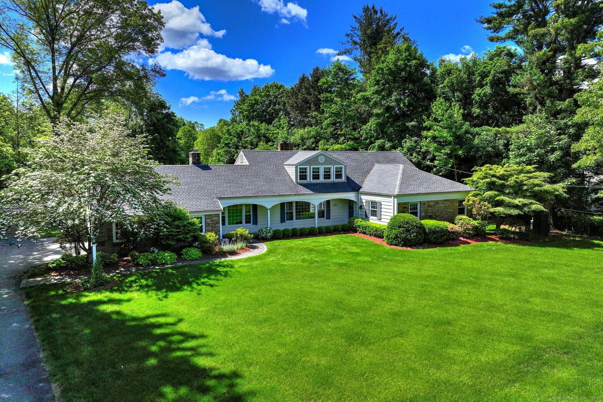 Backyard, Exterior, Facade, Cape Cod