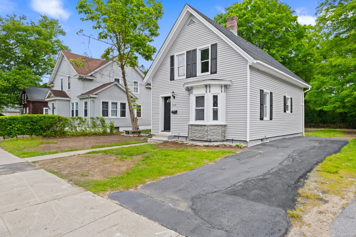 Exterior, Facade, Farmhouse