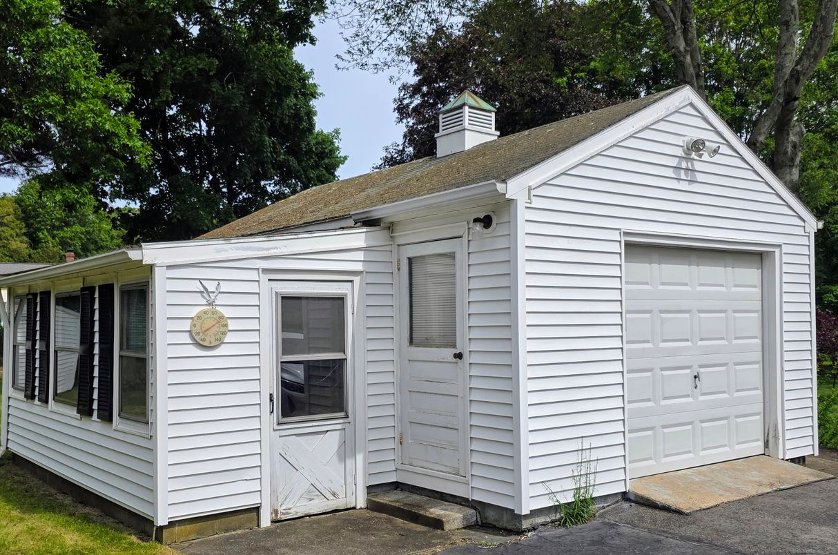 Detached Garage, Exterior