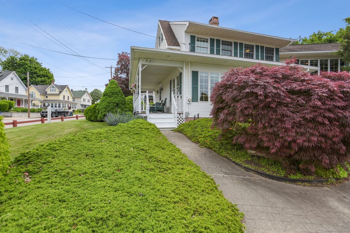 Backyard, Exterior, Facade, American Foursquare