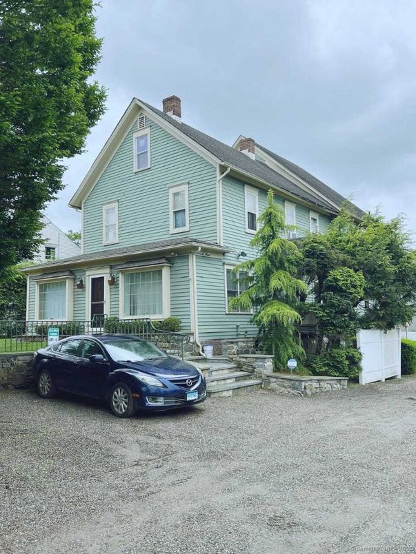 Attached, Exterior, Facade, Queen Anne Victorian