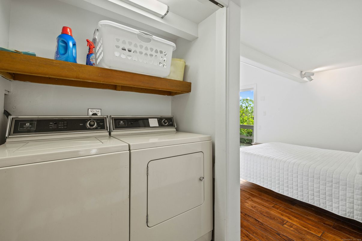 Interior, Utility Closets, Washer, Wood Texture Flooring