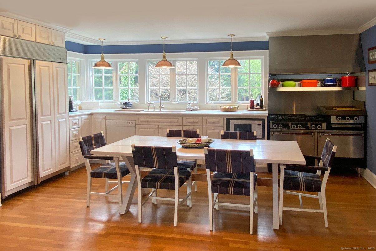 Dining room, Interior, Kitchen, Pendant Lights, Wood Texture Flooring