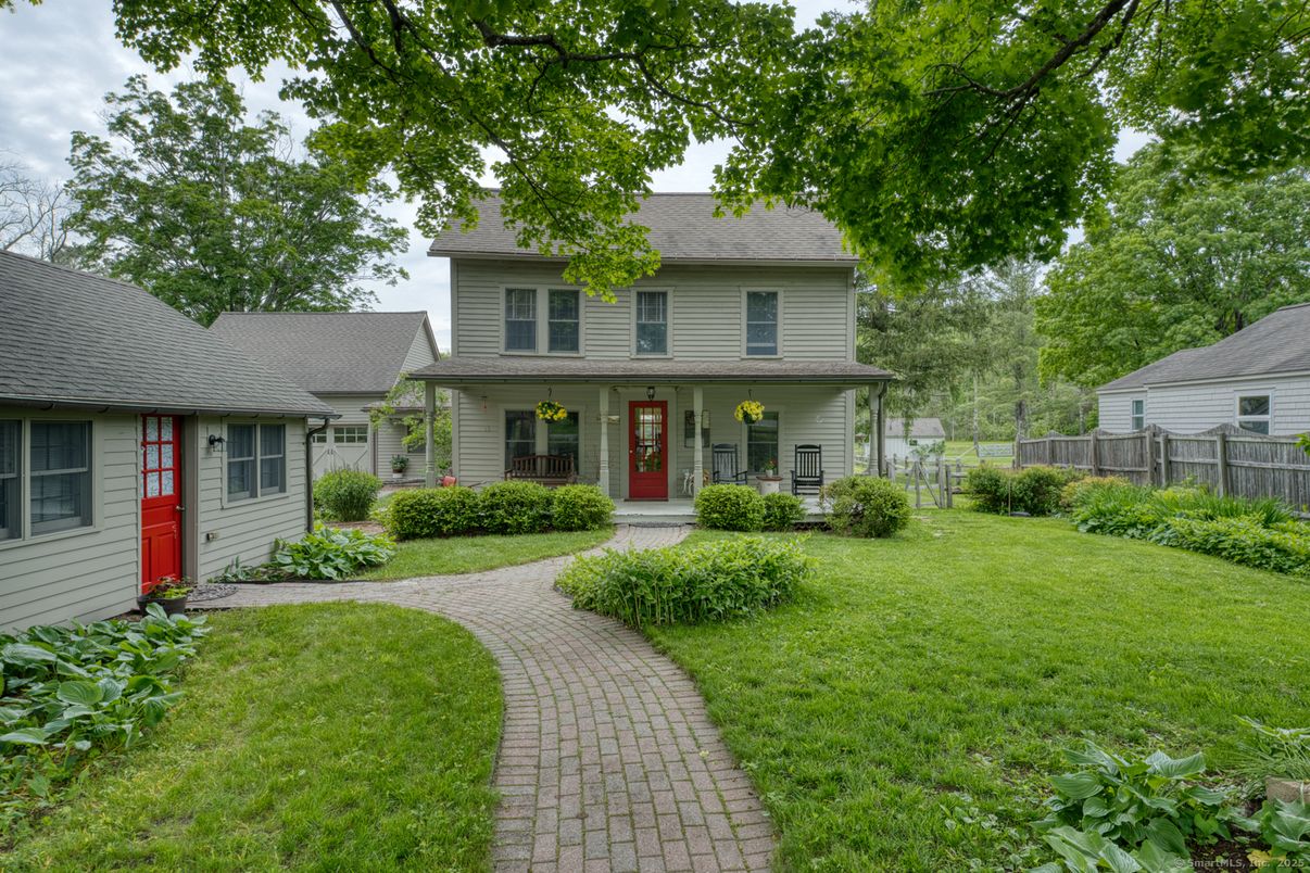 Backyard, Exterior, Facade, Cape Cod