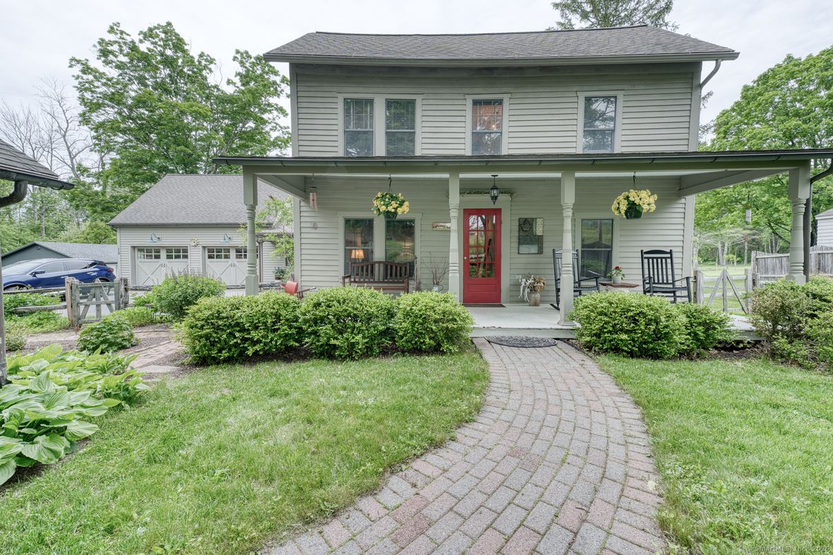 Exterior, Facade, American Foursquare