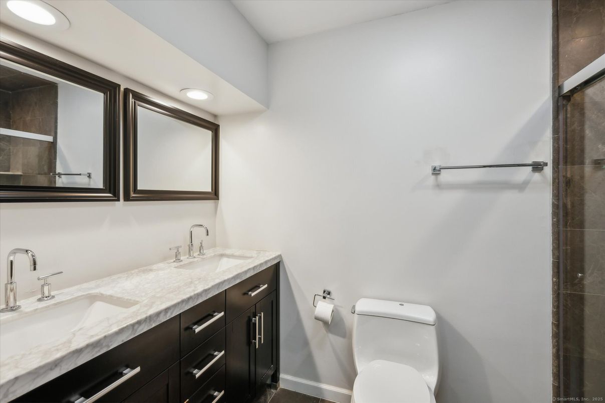 Bathroom, Dual Sink Vanities, Interior, Recessed Lighting
