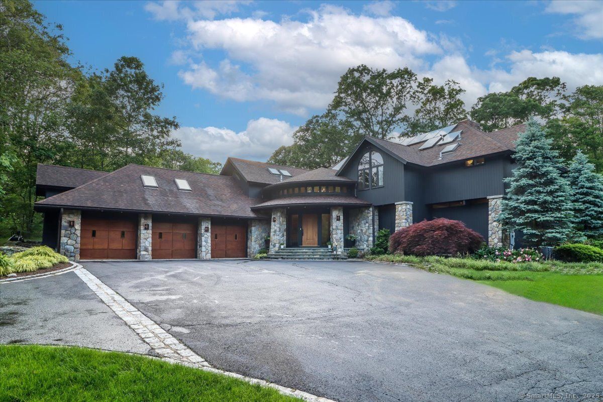 Attached, Exterior, Facade, Solar Panels, French Provincial