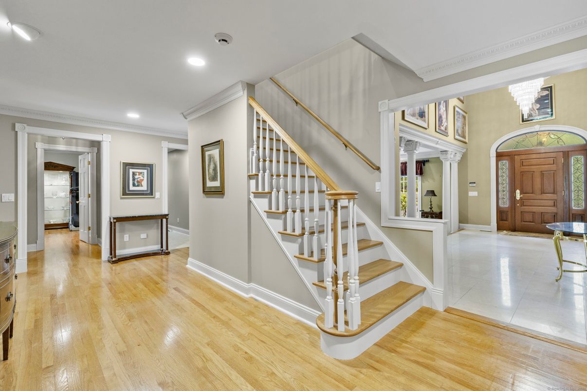 Interior, Recessed Lighting, Wood Texture Flooring