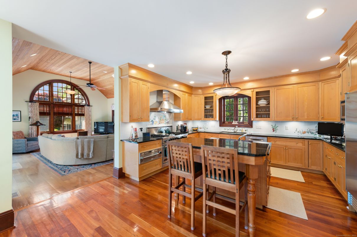 Interior, Kitchen, Living room, Pendant Lights, Recessed Lighting, Stainless Steel Appliances, Wooden Ceilings, Wood Texture Flooring