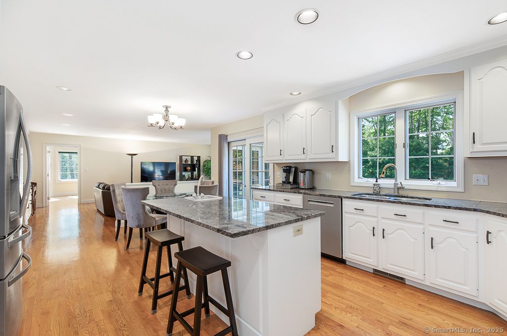 Chandelier, Dining room, Interior, Kitchen, Recessed Lighting, Wood Texture Flooring