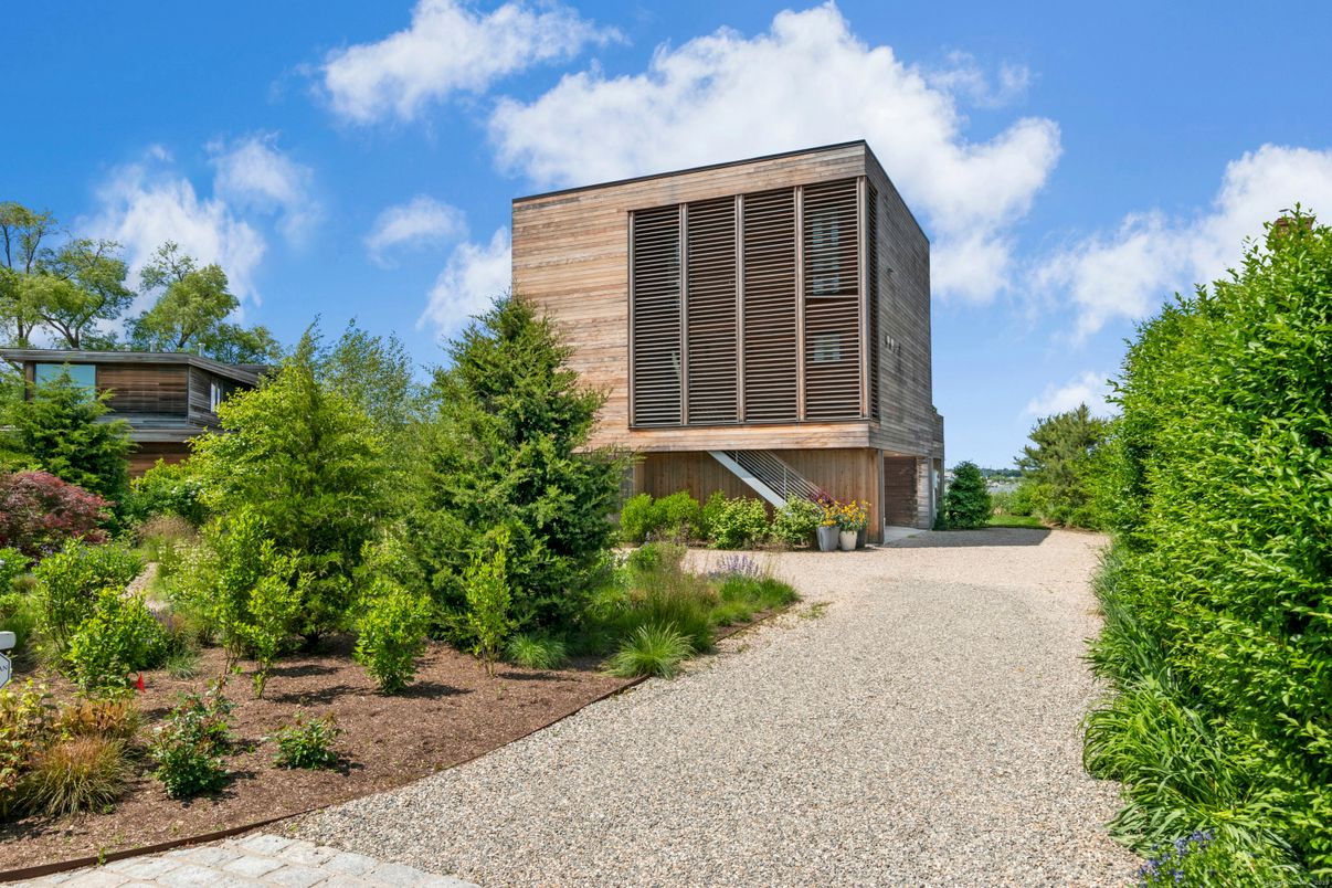 Backyard, Exterior, Facade, Modern