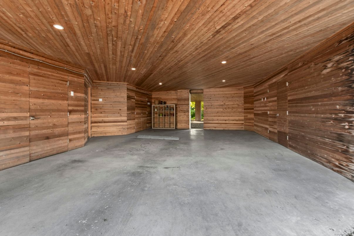 Empty room, Interior, Recessed Lighting, Wooden Ceilings, Wooden Walls