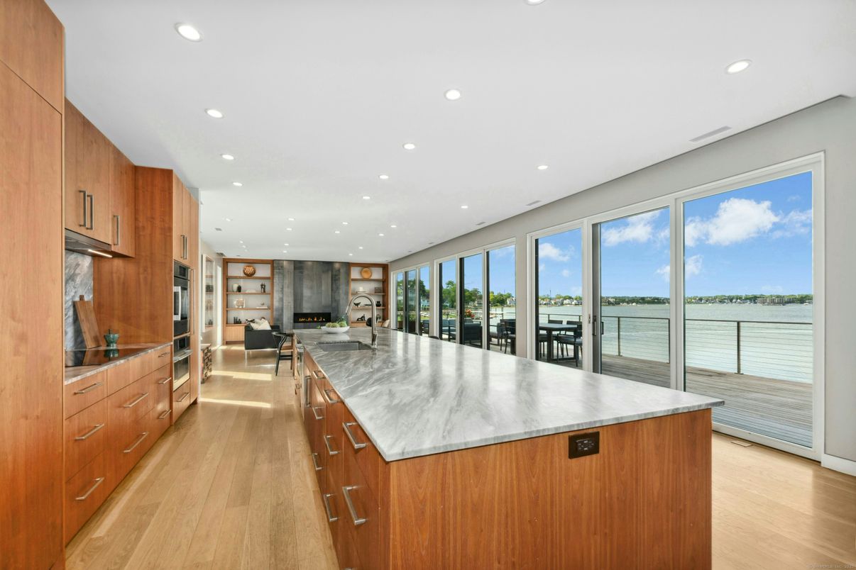 Interior, Kitchen, Recessed Lighting, Water, Wood Texture Flooring
