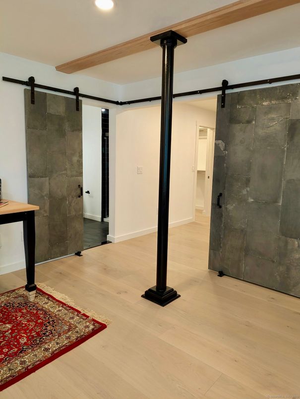 Interior, Recessed Lighting, Wood Texture Flooring