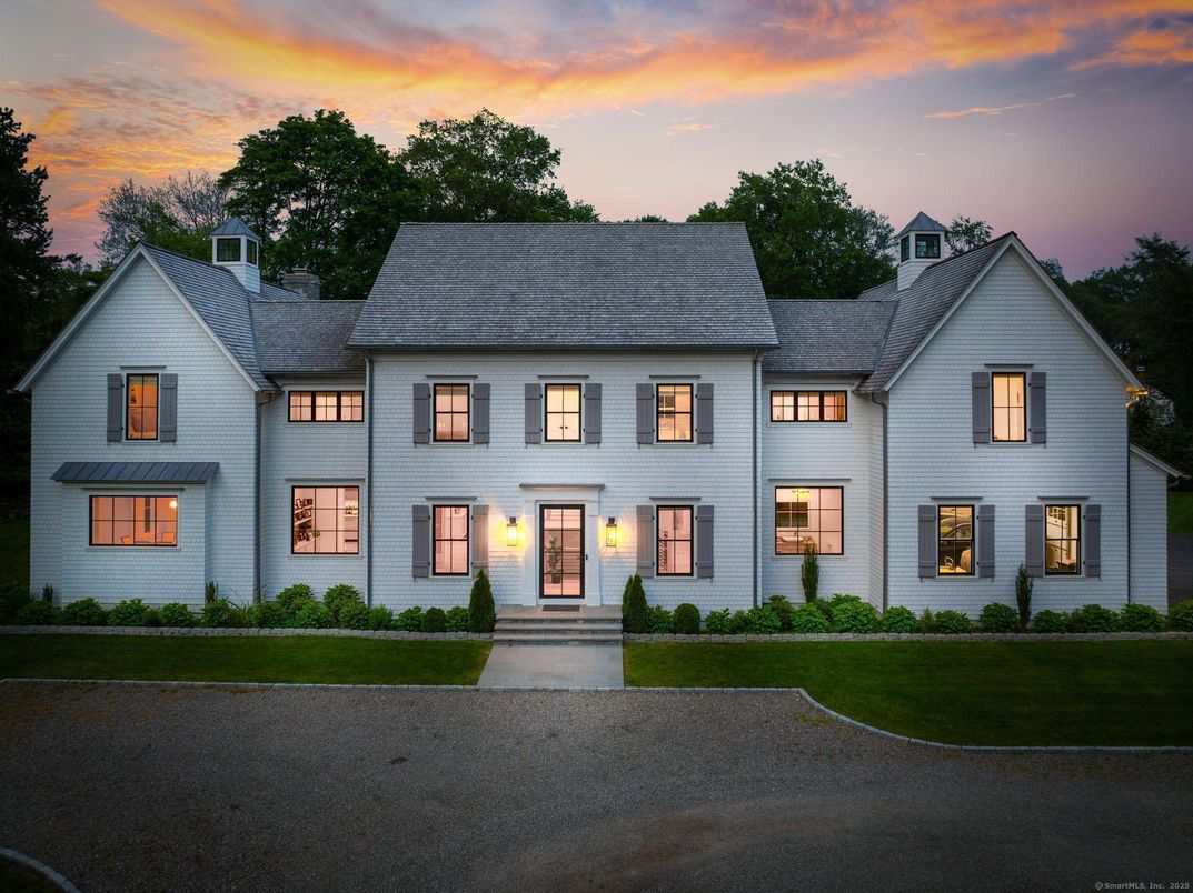 Exterior, Facade, Farmhouse