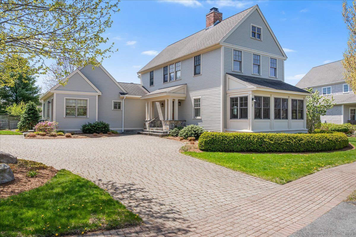 Exterior, Facade, Farmhouse