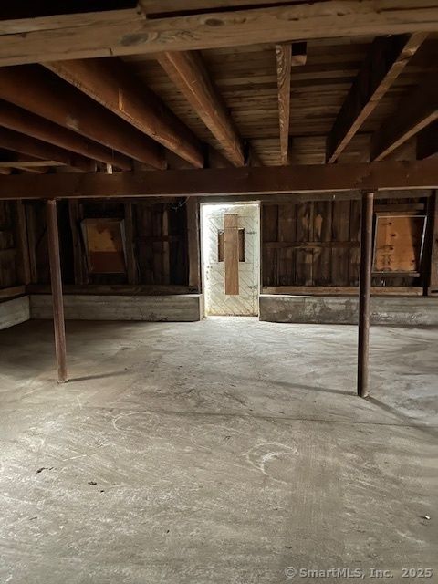 Empty room, Interior, Wooden Beams, Wooden Ceilings