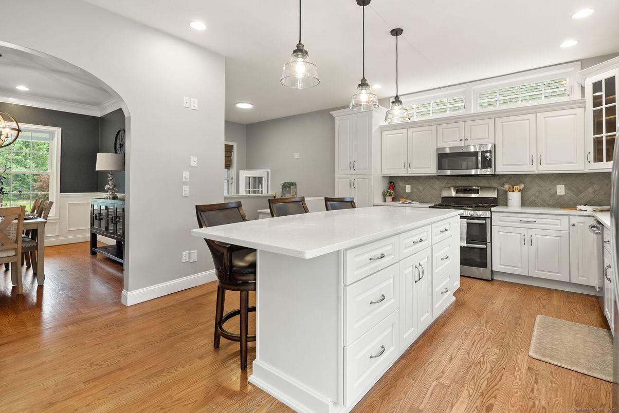 Dining room, Interior, Kitchen, Pendant Lights, Recessed Lighting, Stainless Steel Appliances, Wood Texture Flooring