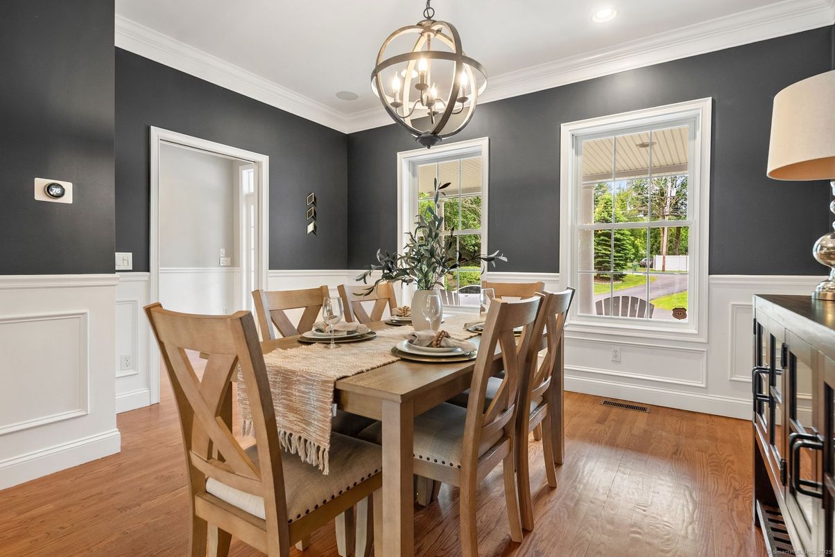 Chandelier, Dining room, Interior, Recessed Lighting, Wood Texture Flooring